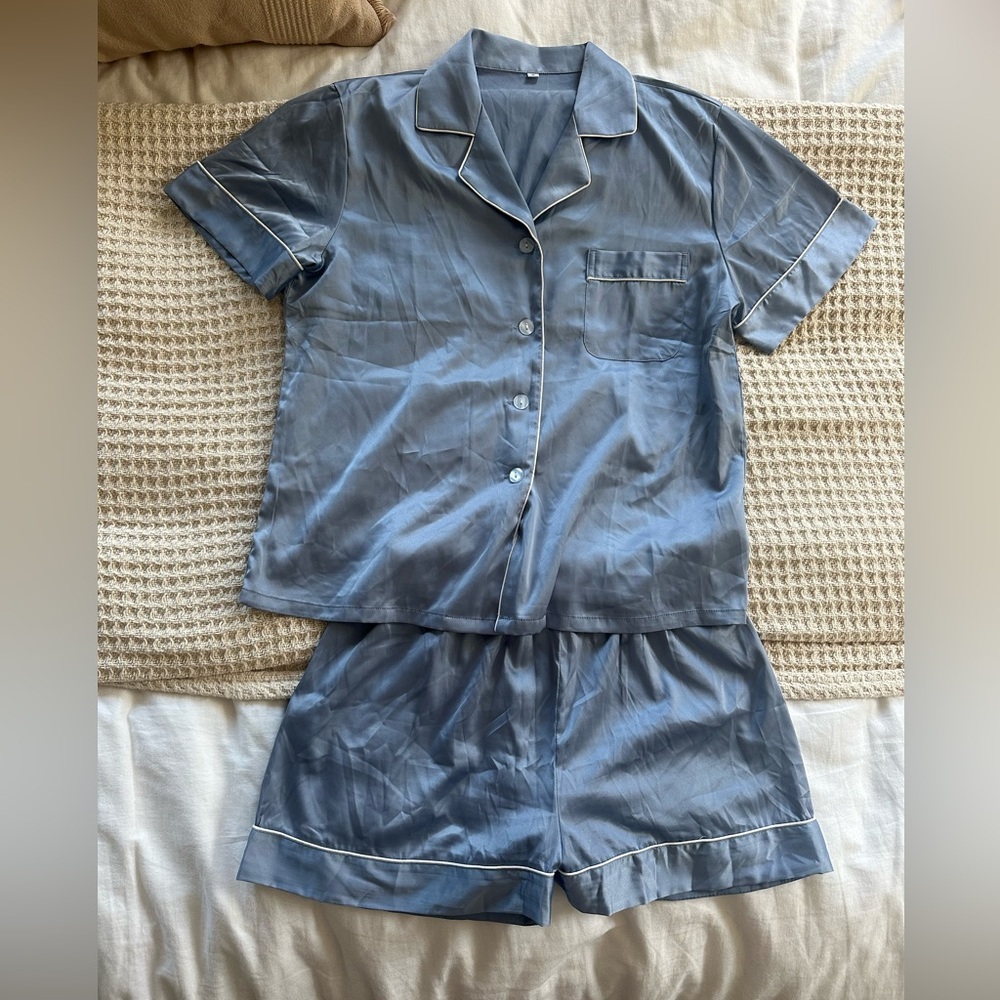 Elegant Women's Satin Pajama Set in Blue - Size Small